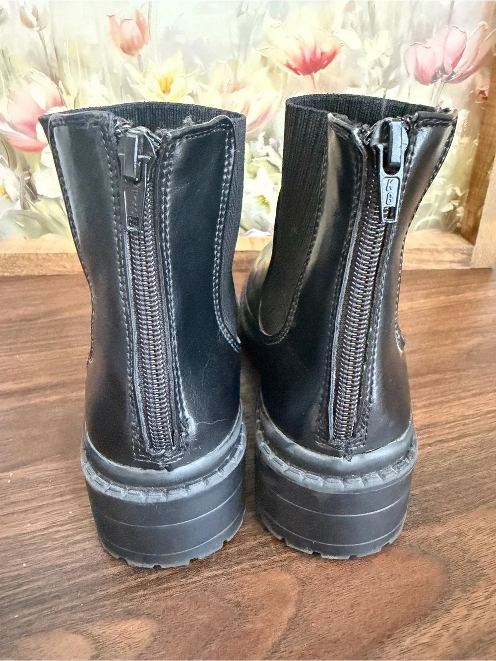 Steve Madden Girls Black Chelsea Lug Sole Ankle Boots Size 2